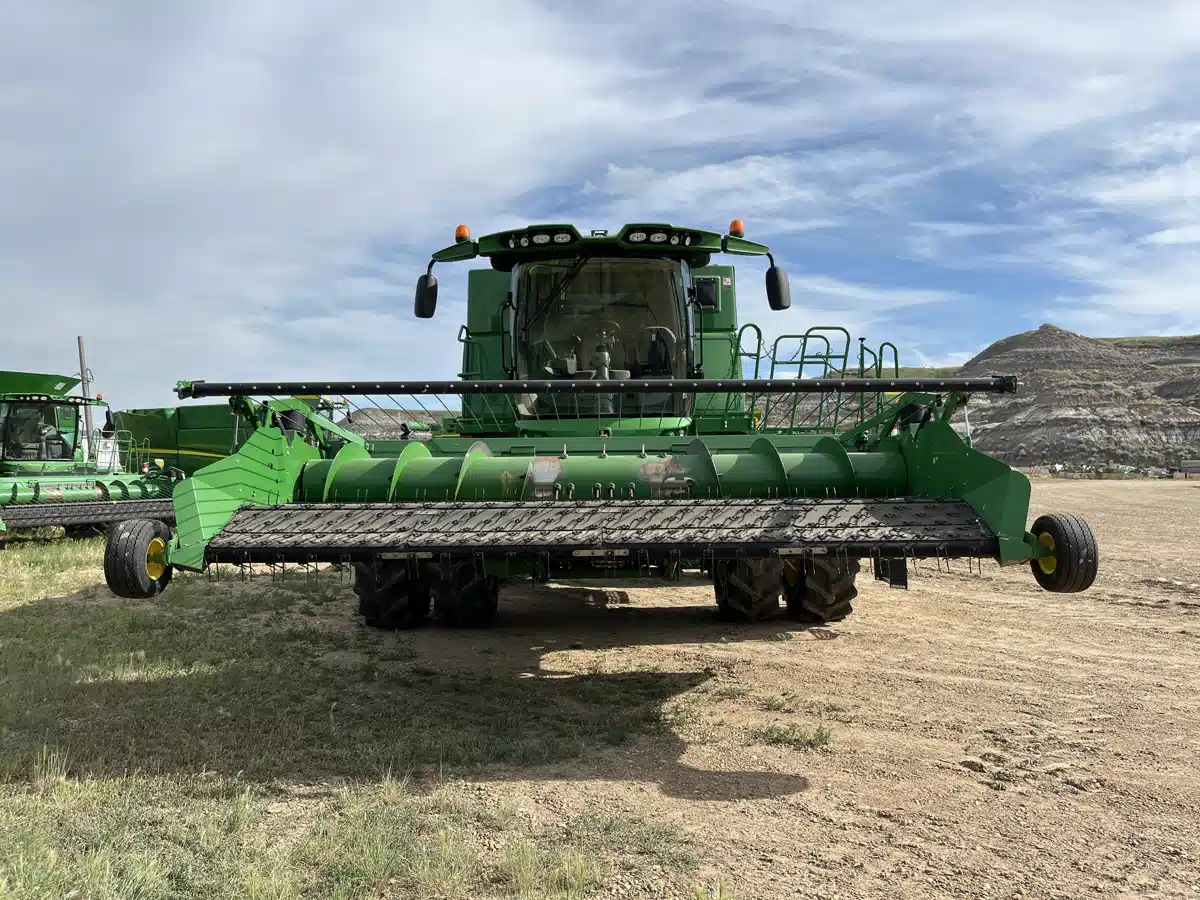 Gallery image 2 for Used 2014 John Deere S680 Combine