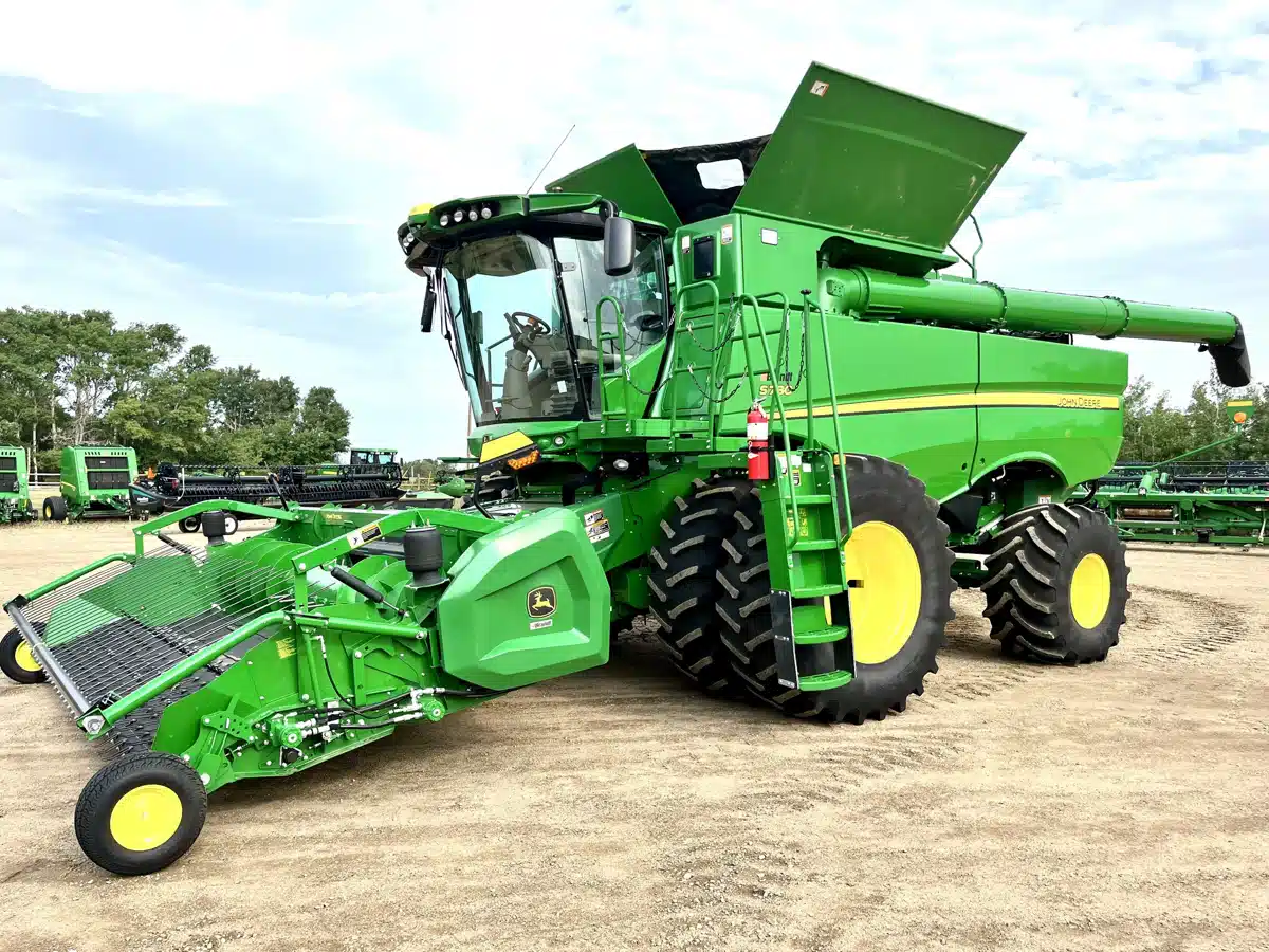 Gallery image 1 for Used 2021 John Deere S780 Combine