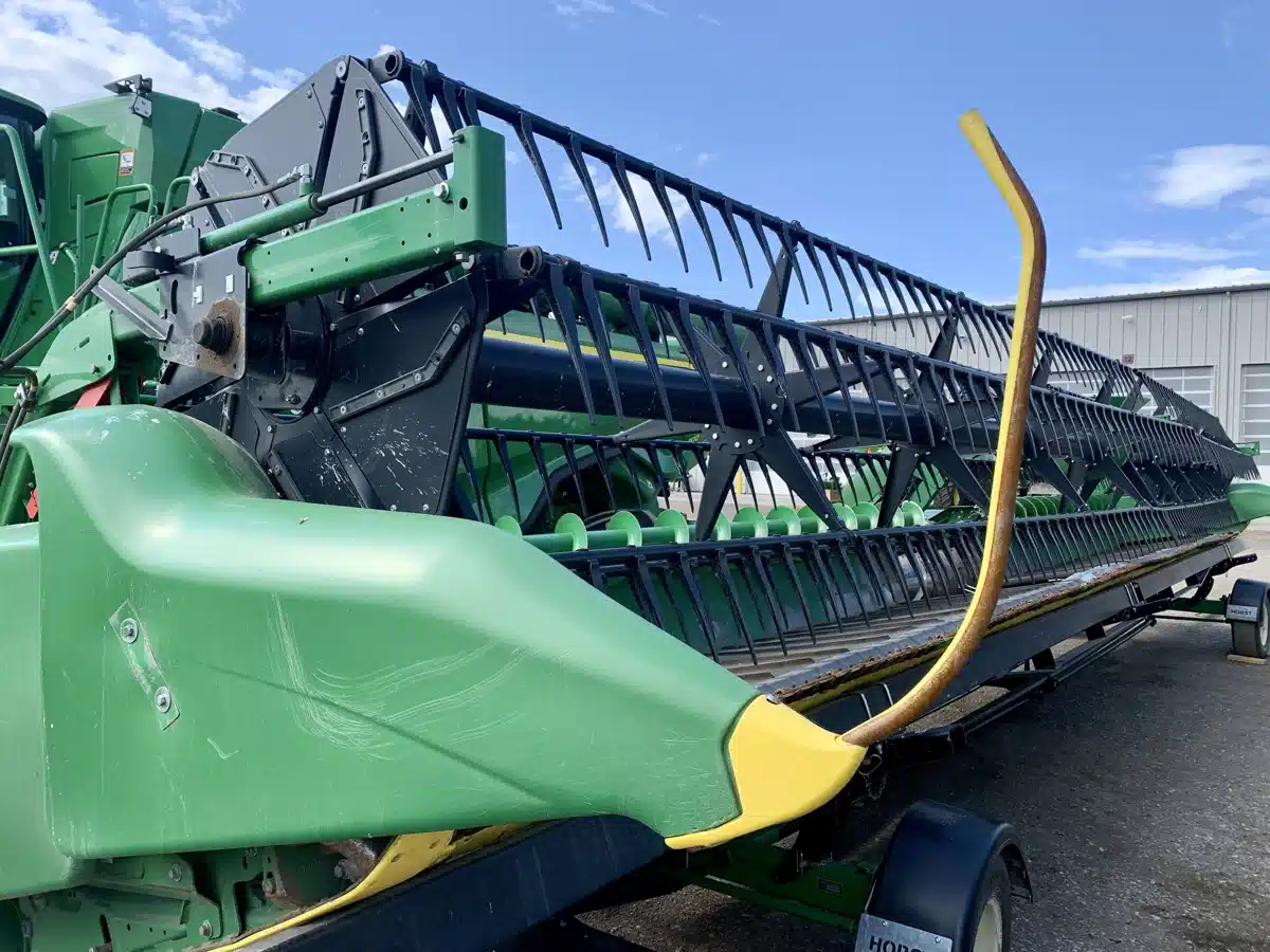 Gallery image 2 for Used 2018 John Deere 640FD Header - Draper