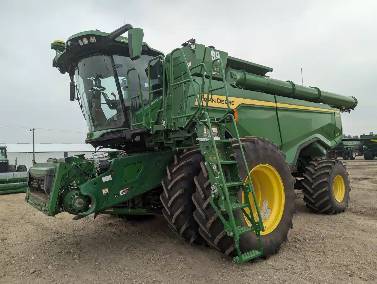Gallery image 1 for Used 2022 John Deere X9 1100 Combine