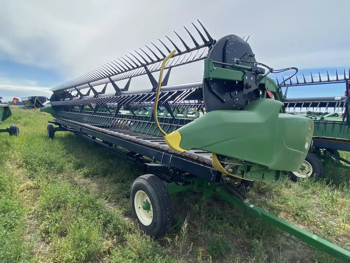 Gallery image 1 for Used 2017 John Deere 635FD Header - Draper