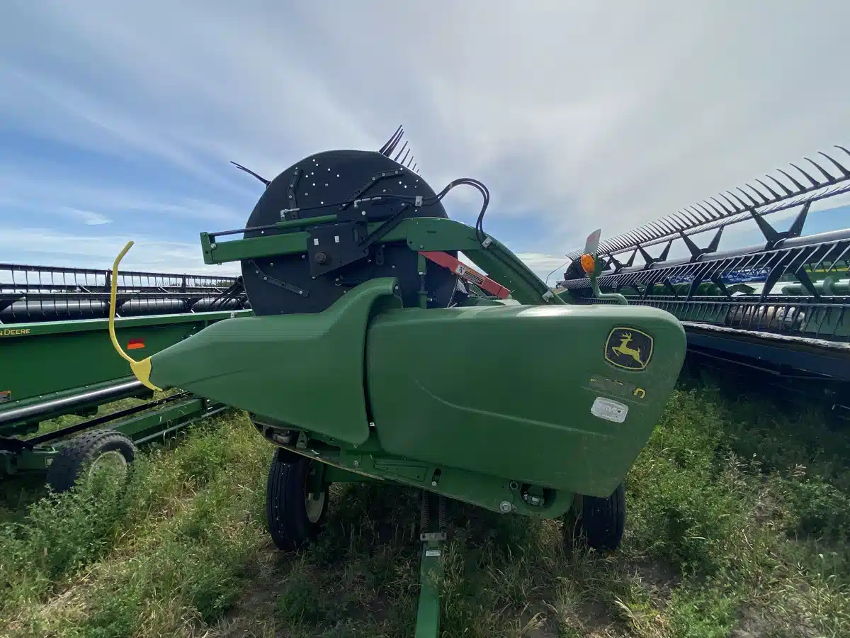 Gallery image 2 for Used 2017 John Deere 635FD Header - Draper
