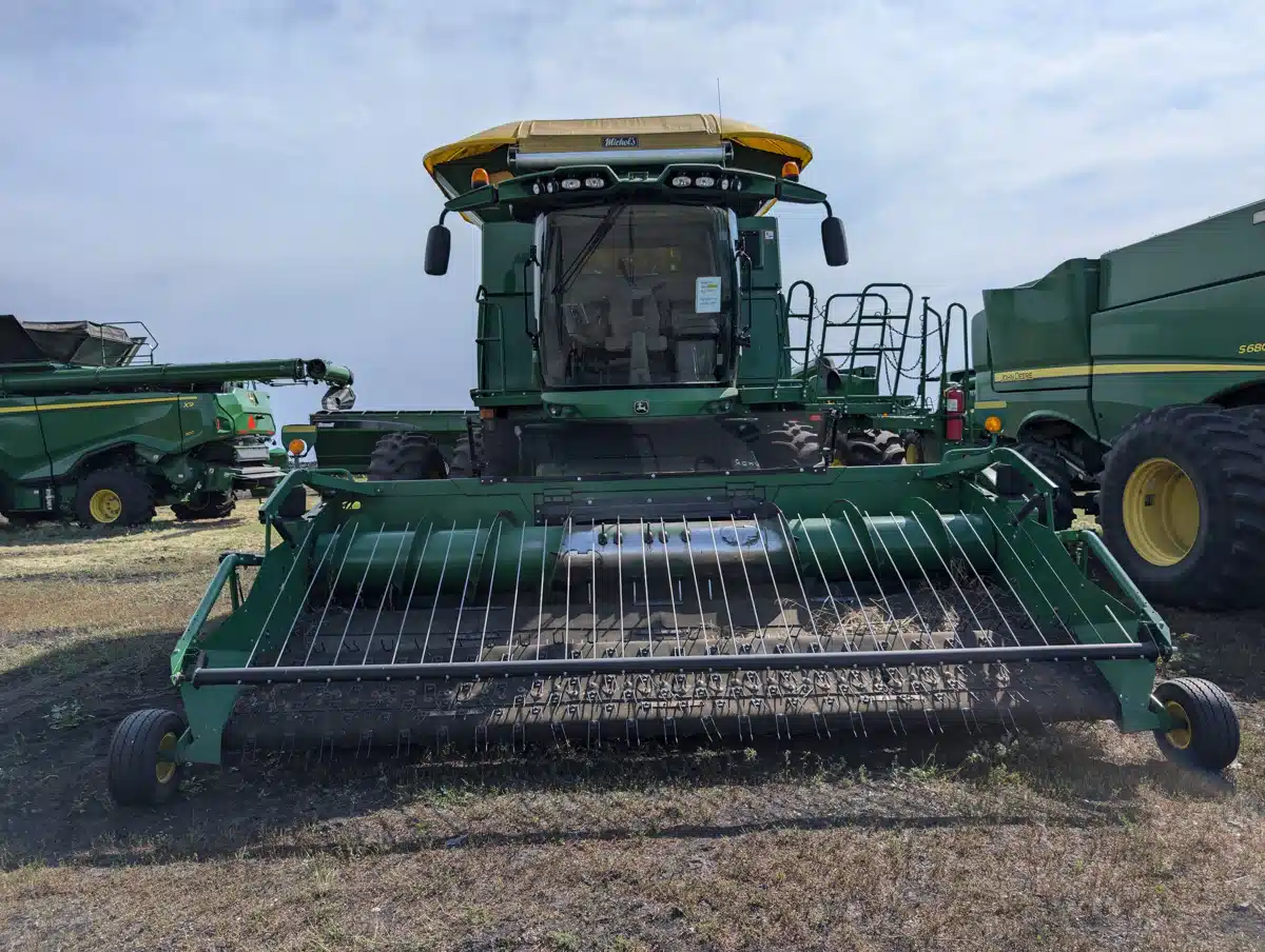 Gallery image 2 for Used 2015 John Deere S680 Combine
