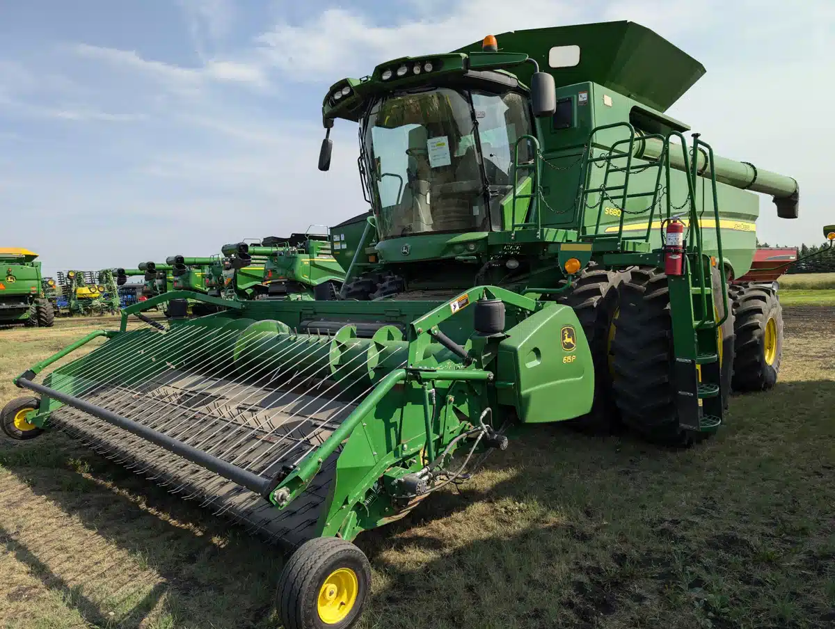 Gallery image 1 for Used 2016 John Deere S680 Combine