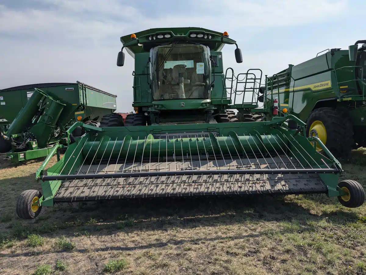Gallery image 2 for Used 2016 John Deere S680 Combine