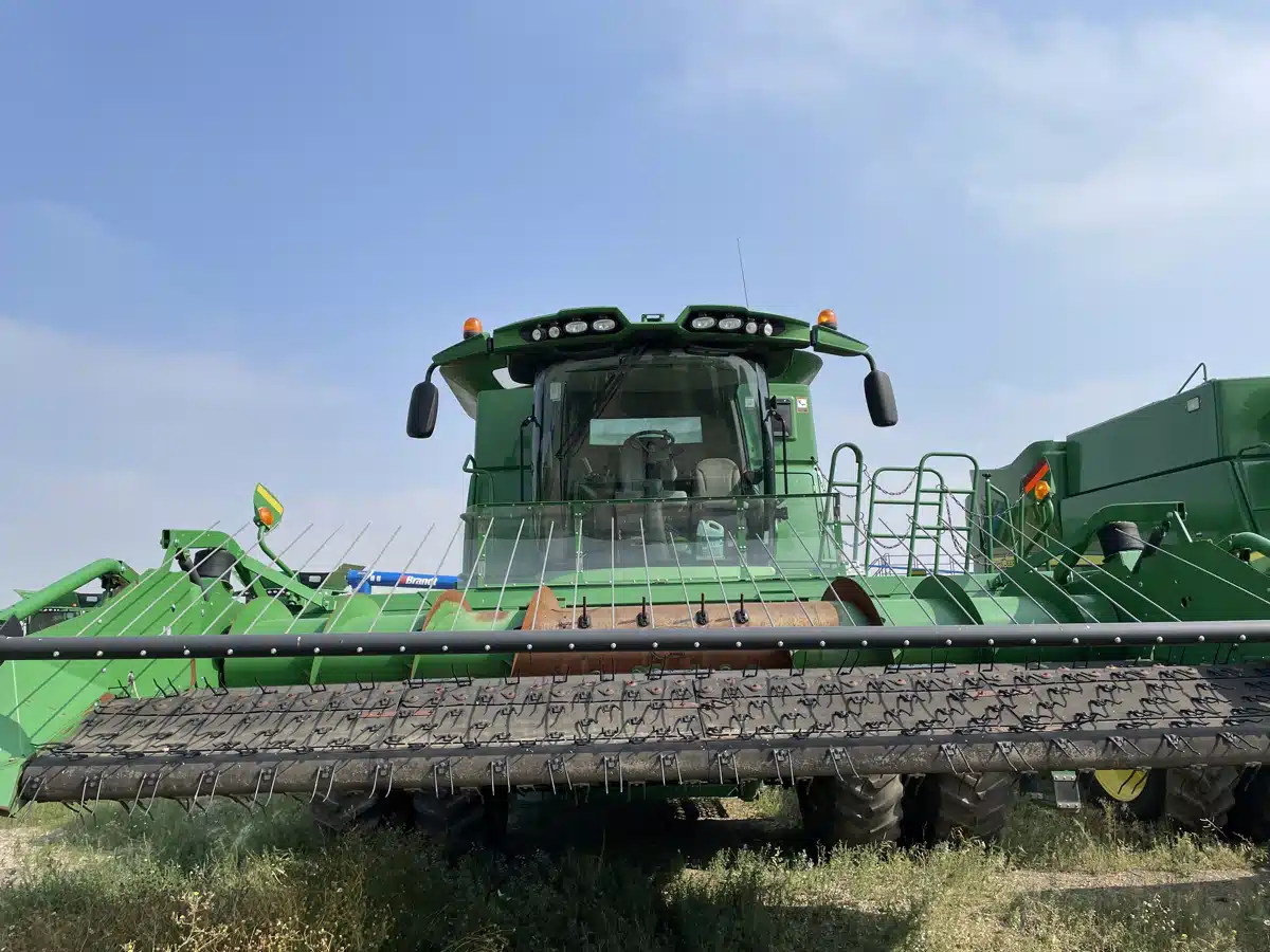 Gallery image 2 for Used 2013 John Deere S670 Combine