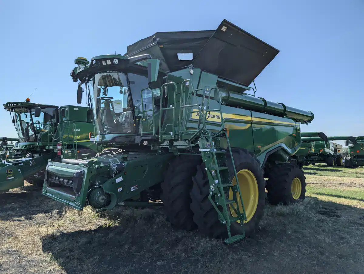 Gallery image 1 for Used 2022 John Deere X9 1100 Combine