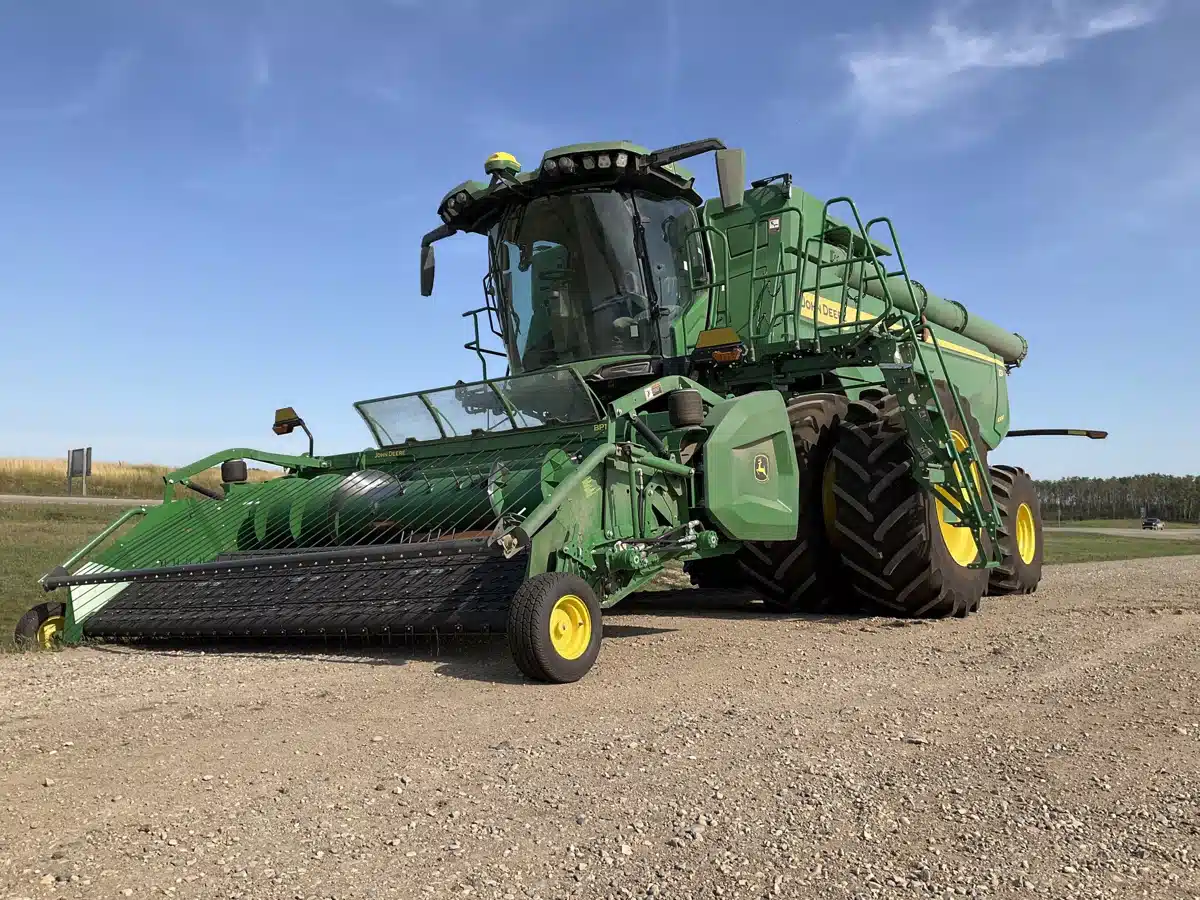 Gallery image 1 for Used 2022 John Deere X9 1000 Combine