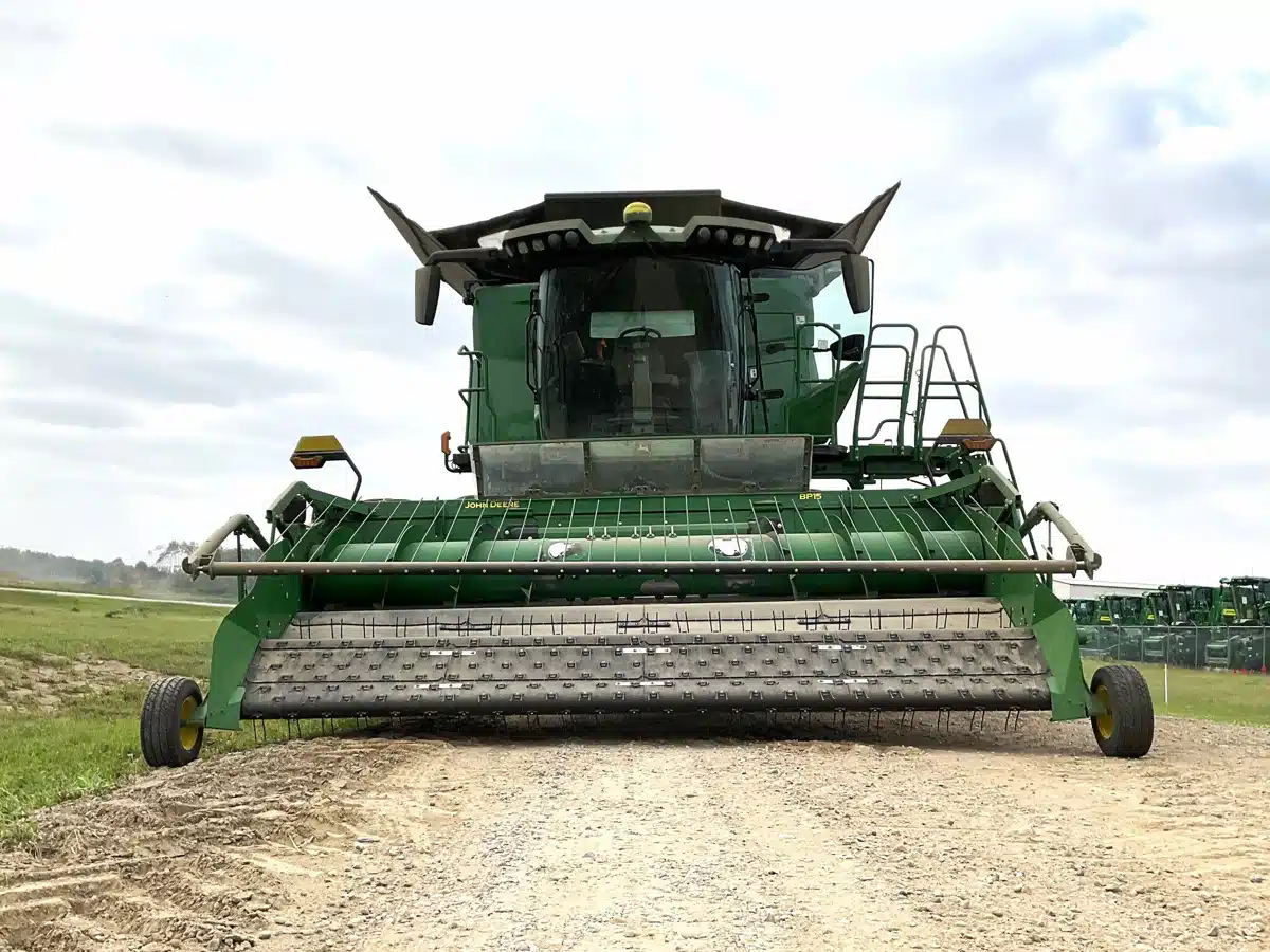 Gallery image 2 for Used 2022 John Deere X9 1000 Combine