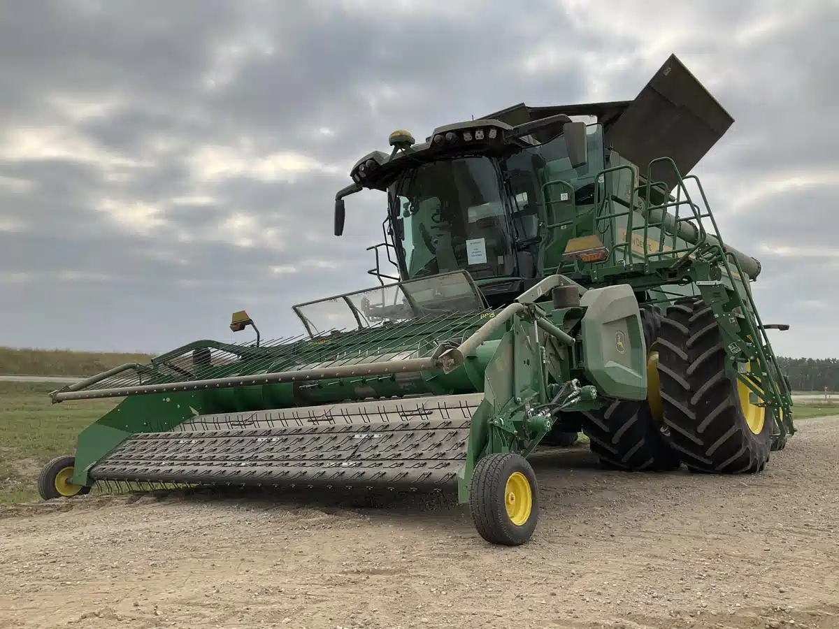 Gallery image 1 for Used 2022 John Deere X9 1000 Combine