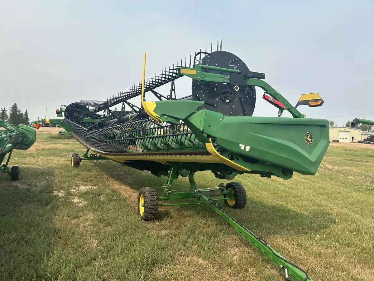 Gallery image 2 for 2022 John Deere HD40R Header - Draper