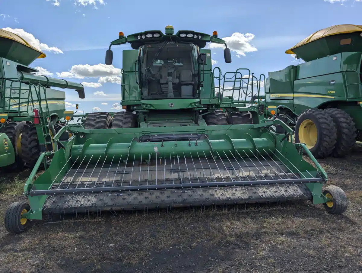 Gallery image 2 for Used 2013 John Deere S690 Combine