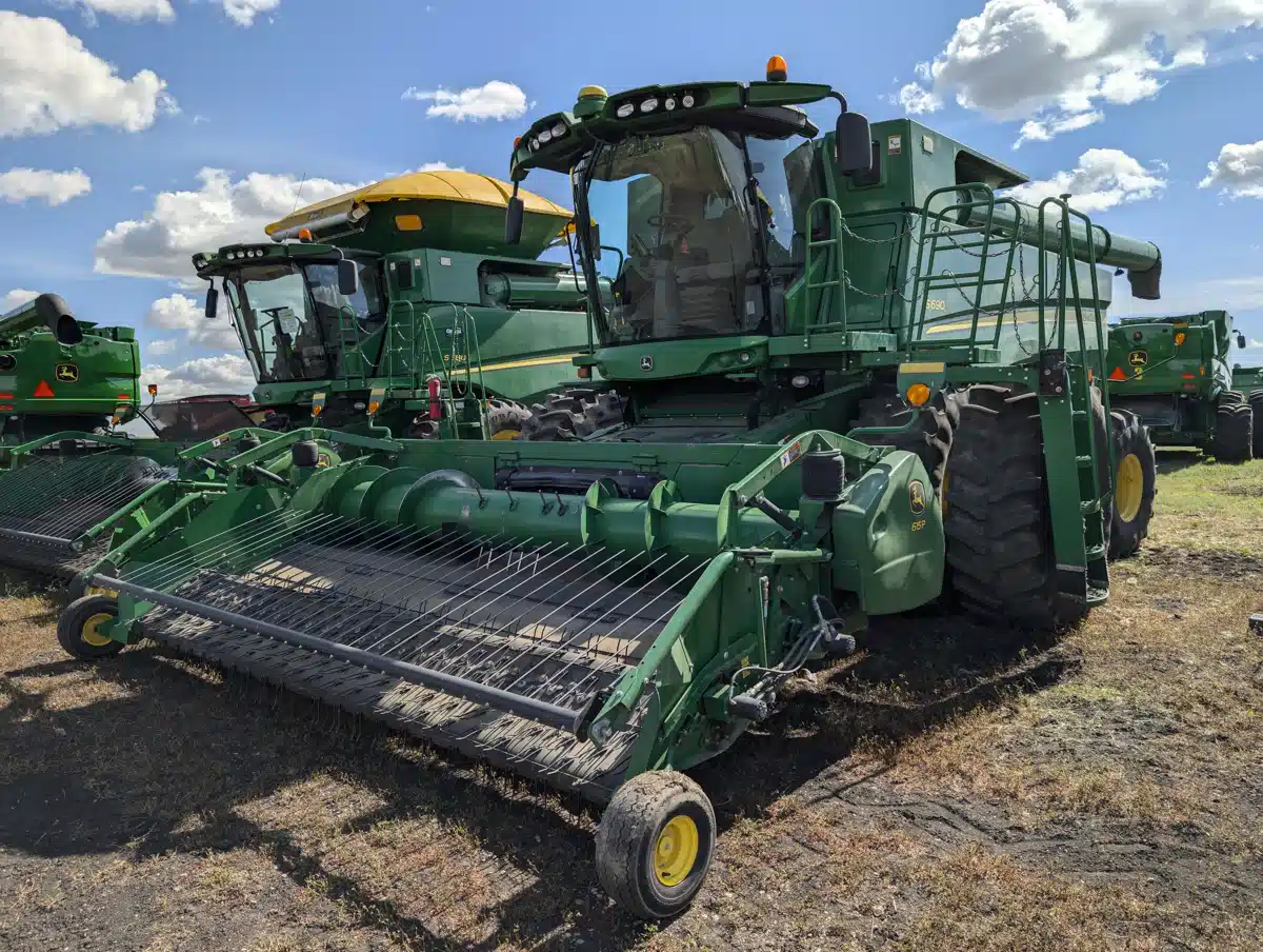 Gallery image 1 for Used 2013 John Deere S690 Combine