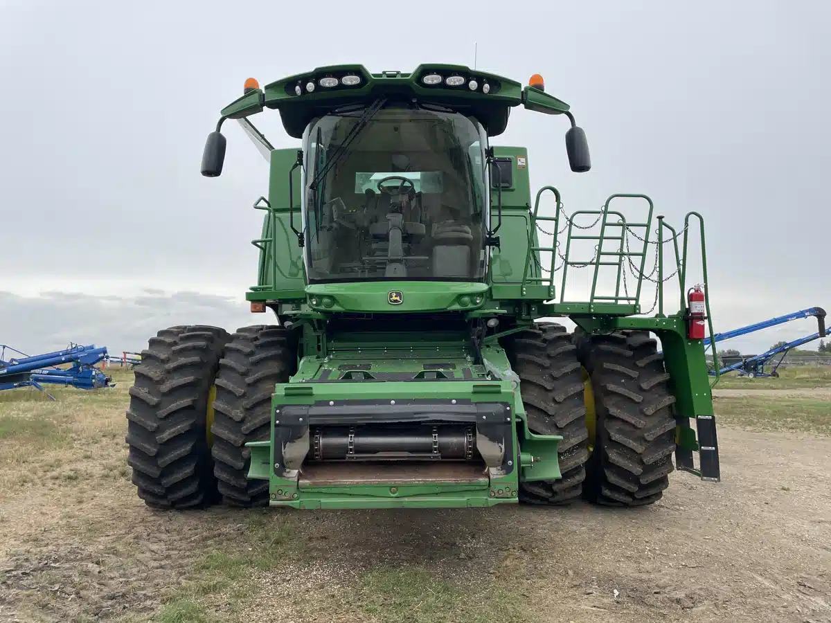 Gallery image 2 for Used 2017 John Deere S680 Combine