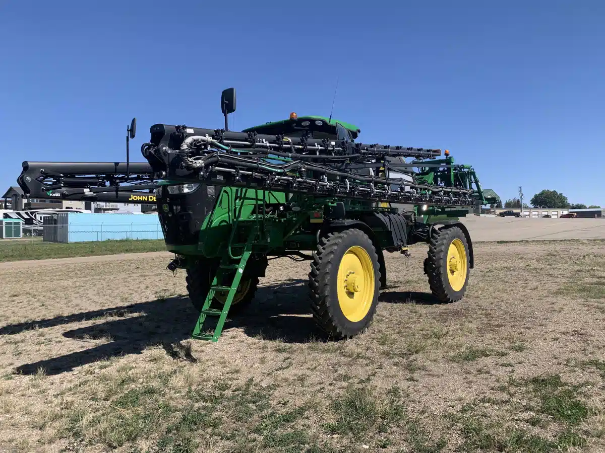 Gallery image 1 for Used 2019 John Deere R4044 Sprayer - Self Propelled