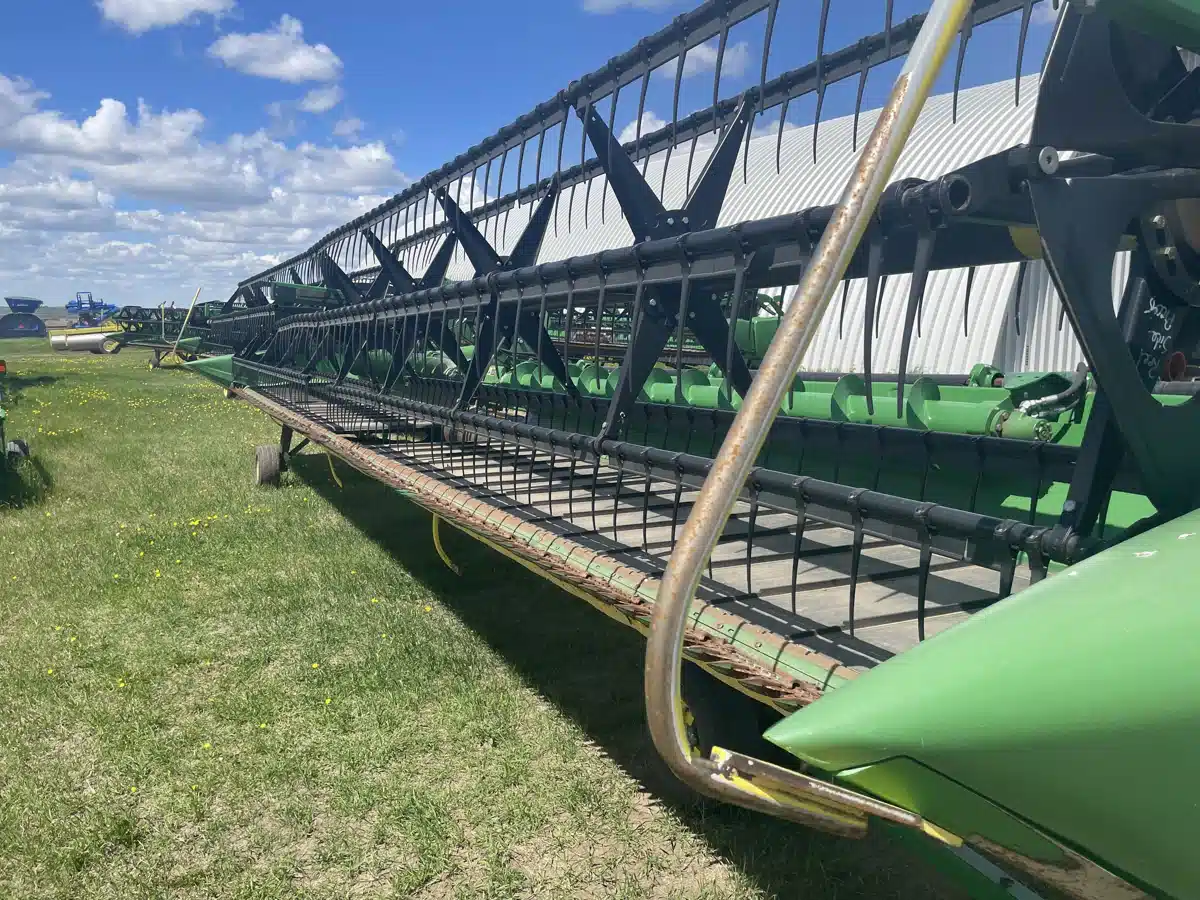 Gallery image 1 for Used 2013 John Deere 640D Header - Draper