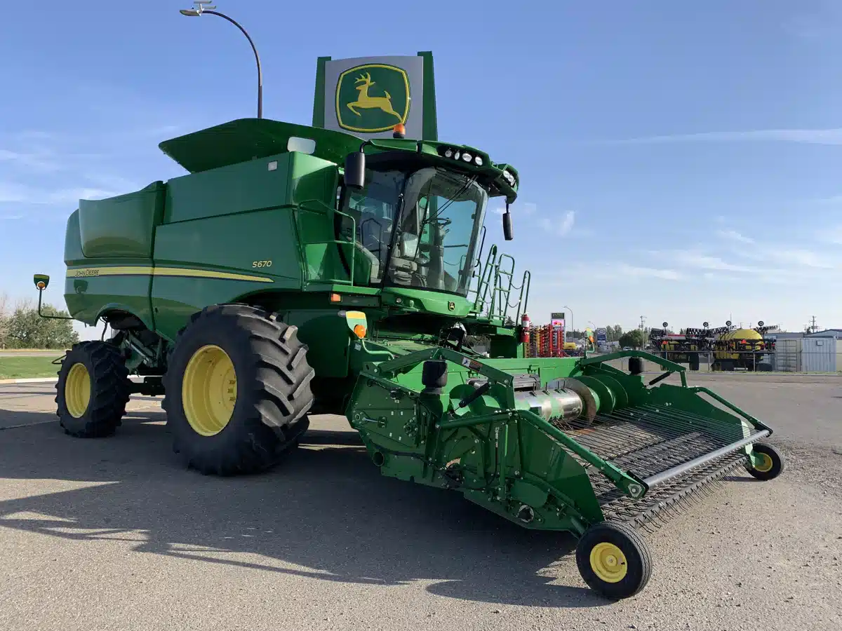 Gallery image 2 for Used 2012 John Deere S670 Combine