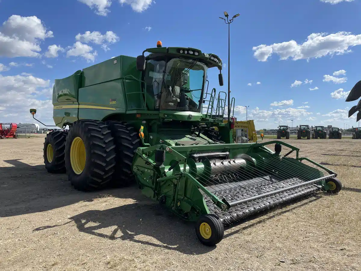 Gallery image 2 for Used 2013 John Deere S680 Combine