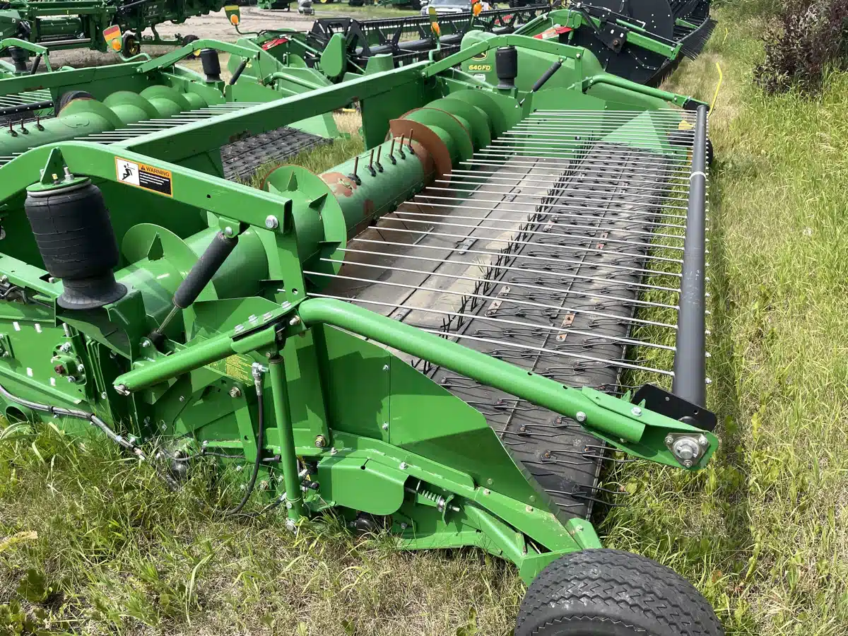Gallery image 2 for Used 2014 John Deere 615P Header - Pickup