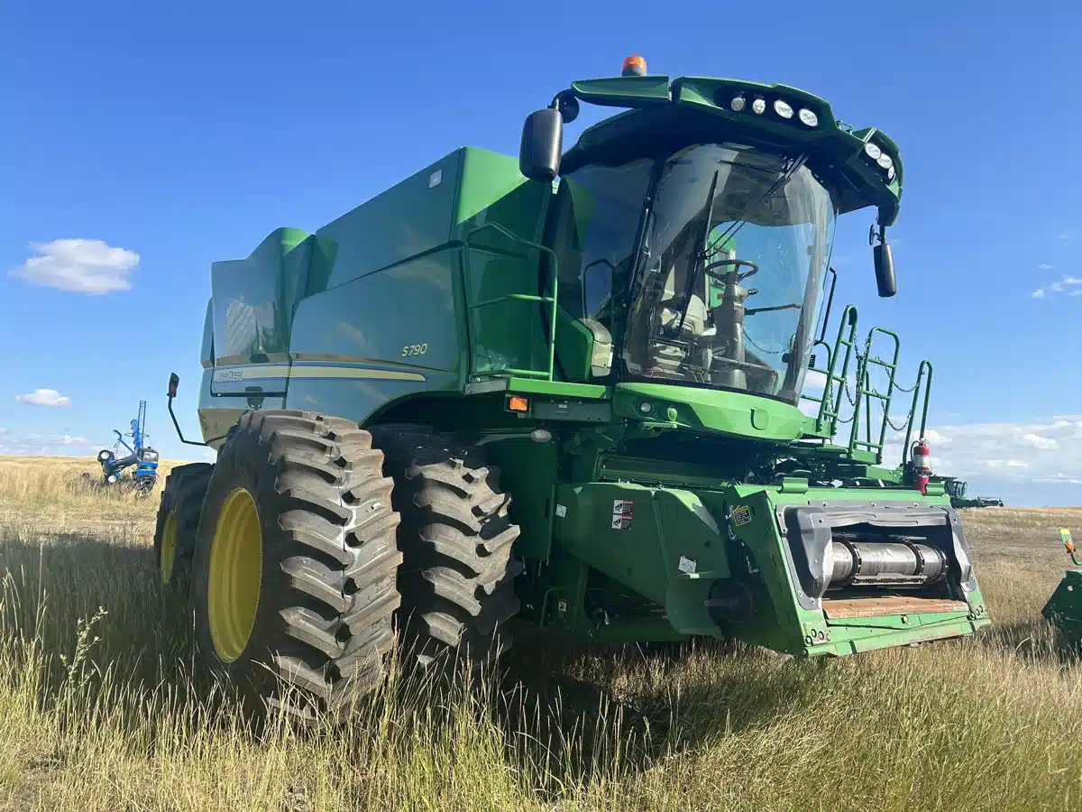 Gallery image 2 for Used 2019 John Deere S790 Combine