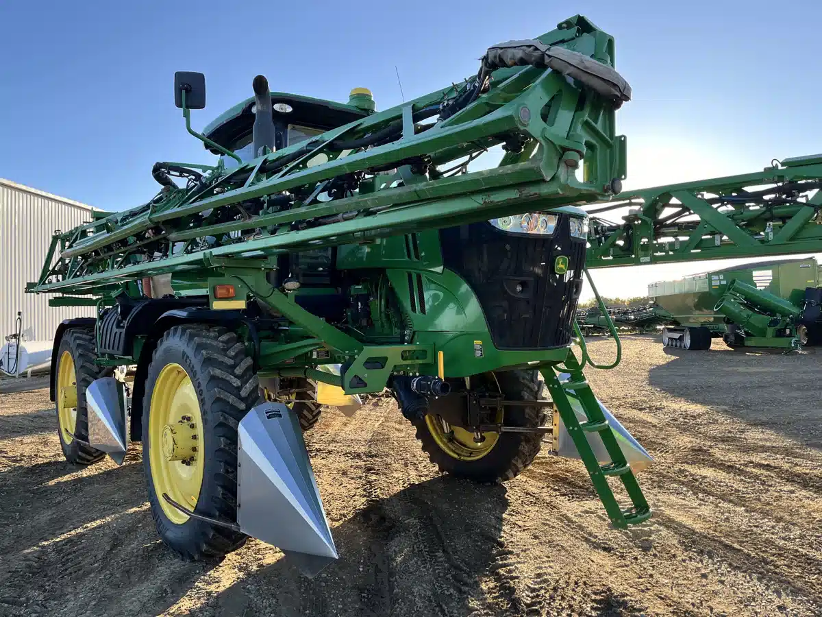 Gallery image 2 for Used 2015 John Deere R4038 Sprayer - Self Propelled