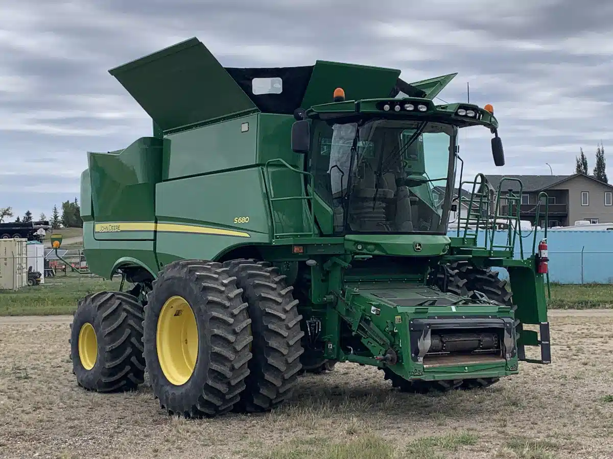 Gallery image 2 for Used 2016 John Deere S680 Combine