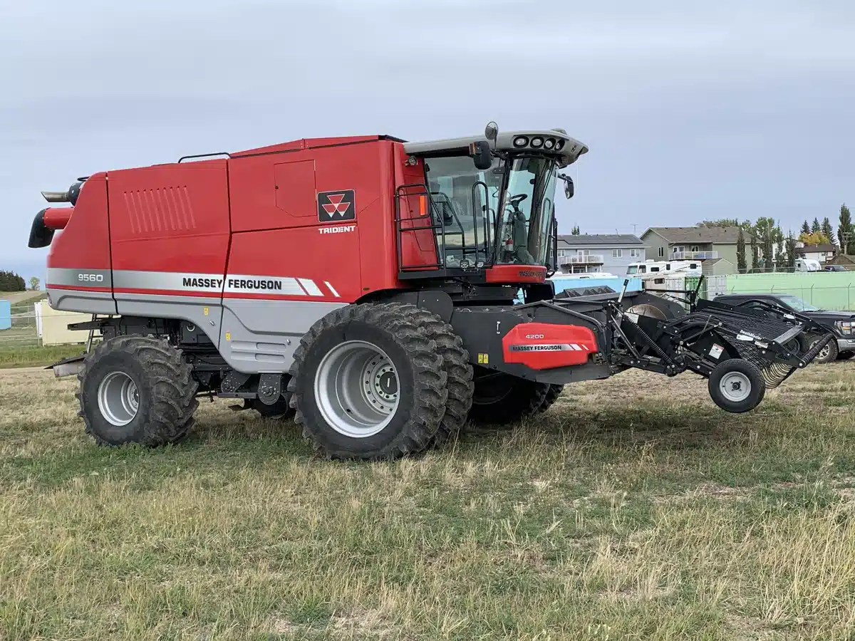 Gallery image 2 for Used 2013 Massey Ferguson 9560 Combine