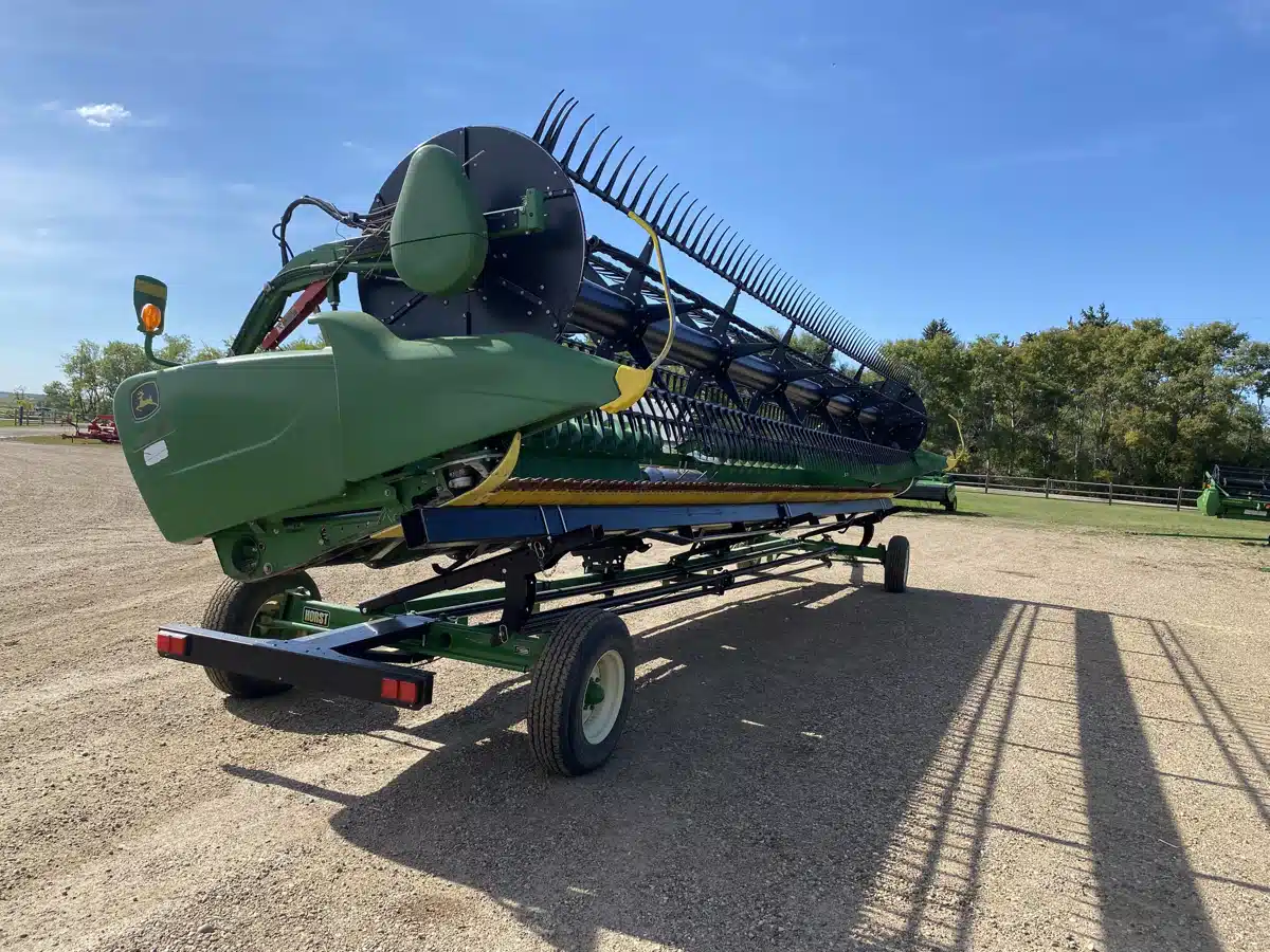 Gallery image 2 for Used 2017 John Deere 635FD Header - Draper