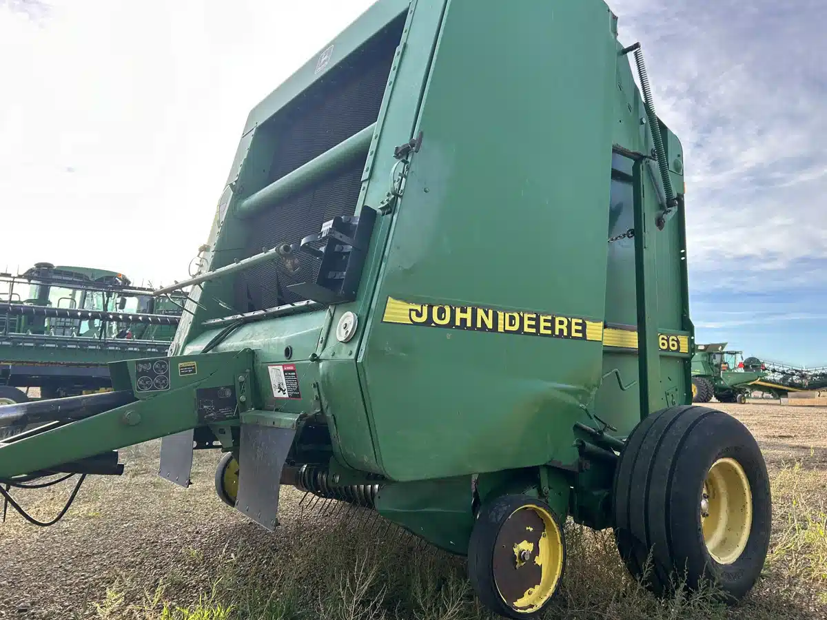 Gallery image 1 for Used 1997 John Deere 566 Round Baler