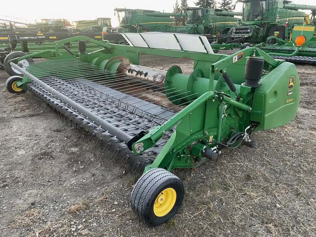 Gallery image 1 for Used 2013 John Deere 615P Header - Draper