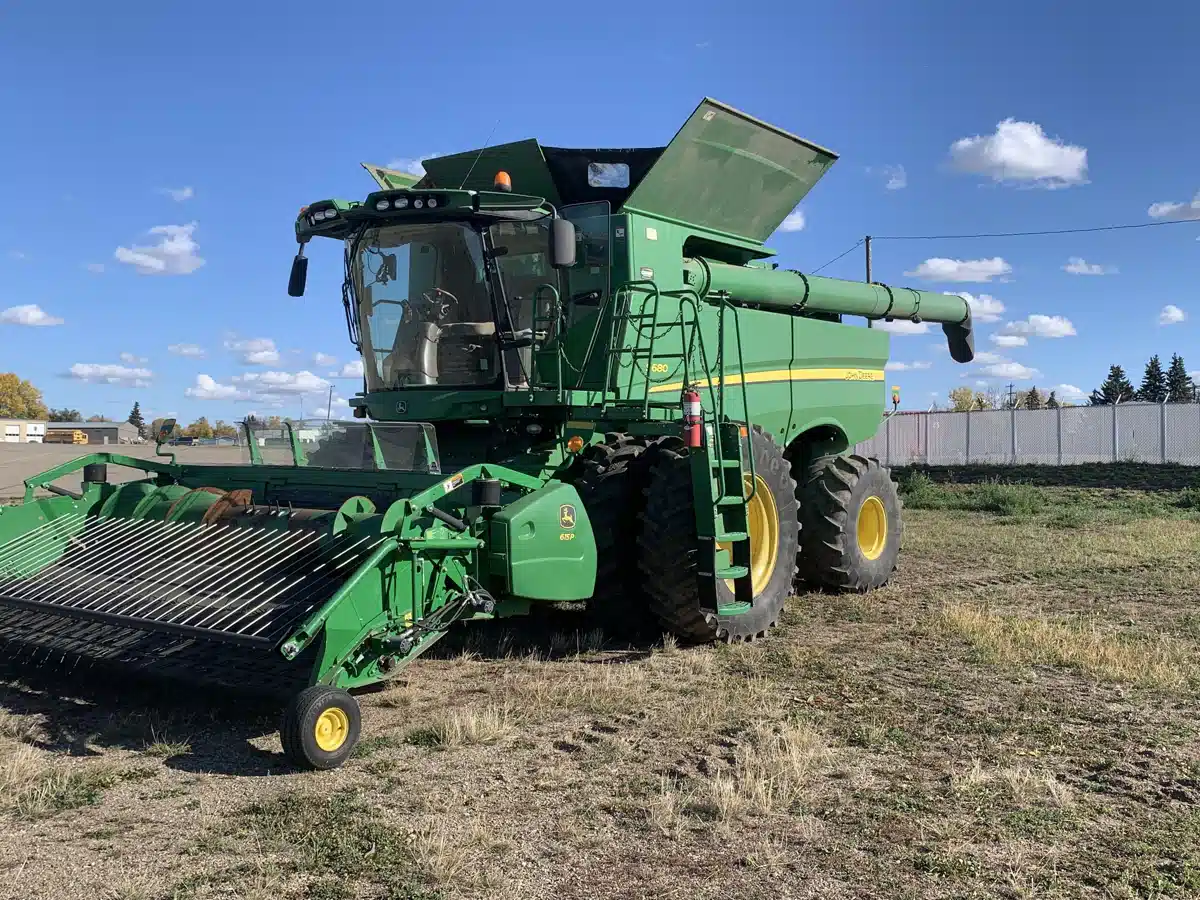 Gallery image 1 for Used 2015 John Deere S680 Combine