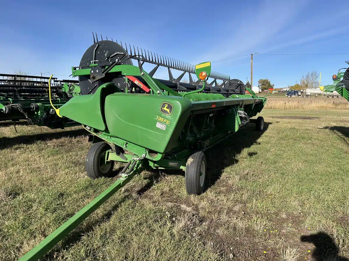 Gallery image 2 for Used 2019 John Deere 735FD Header - Draper