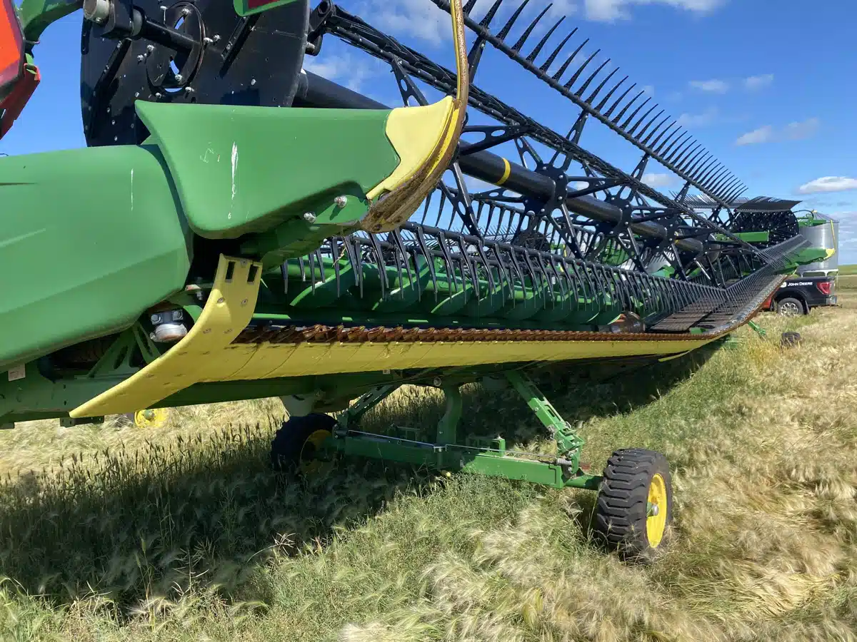 Gallery image 2 for Used 2023 John Deere HD45R Header - Draper