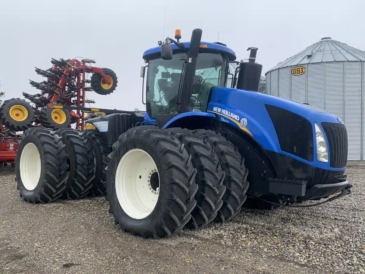 Gallery image 2 for 2011 New Holland T9.670 Tractor