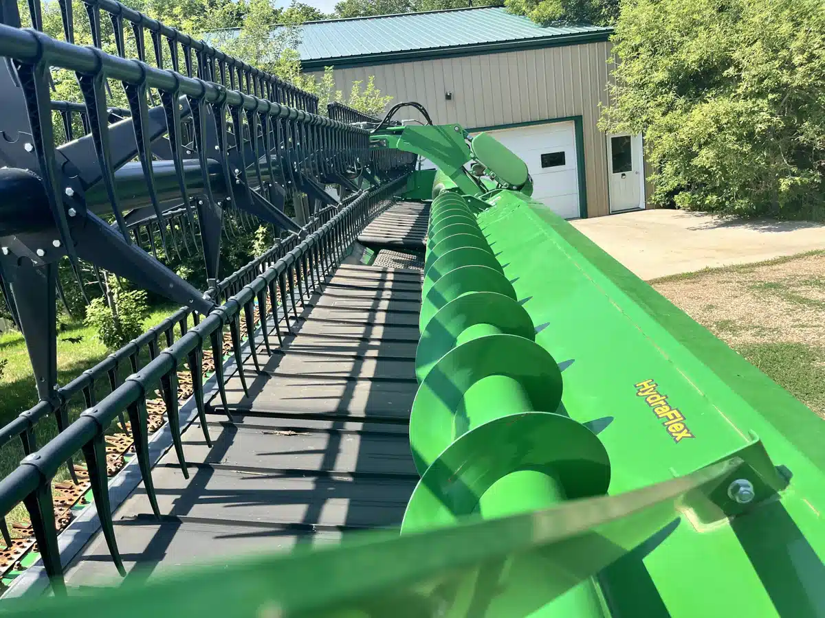 Gallery image 2 for Used 2018 John Deere 640FD Header - Draper