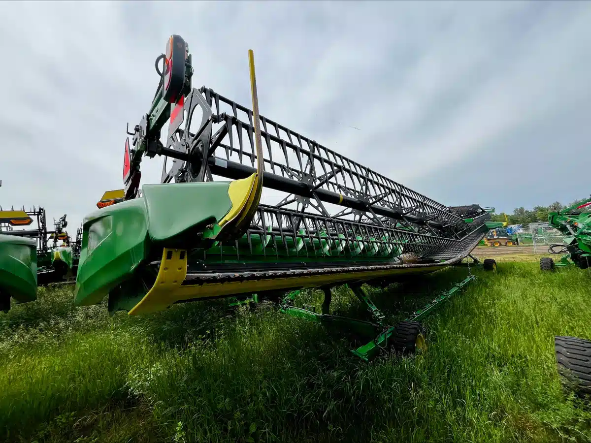 Gallery image 2 for Used 2022 John Deere HD45R Header - Draper