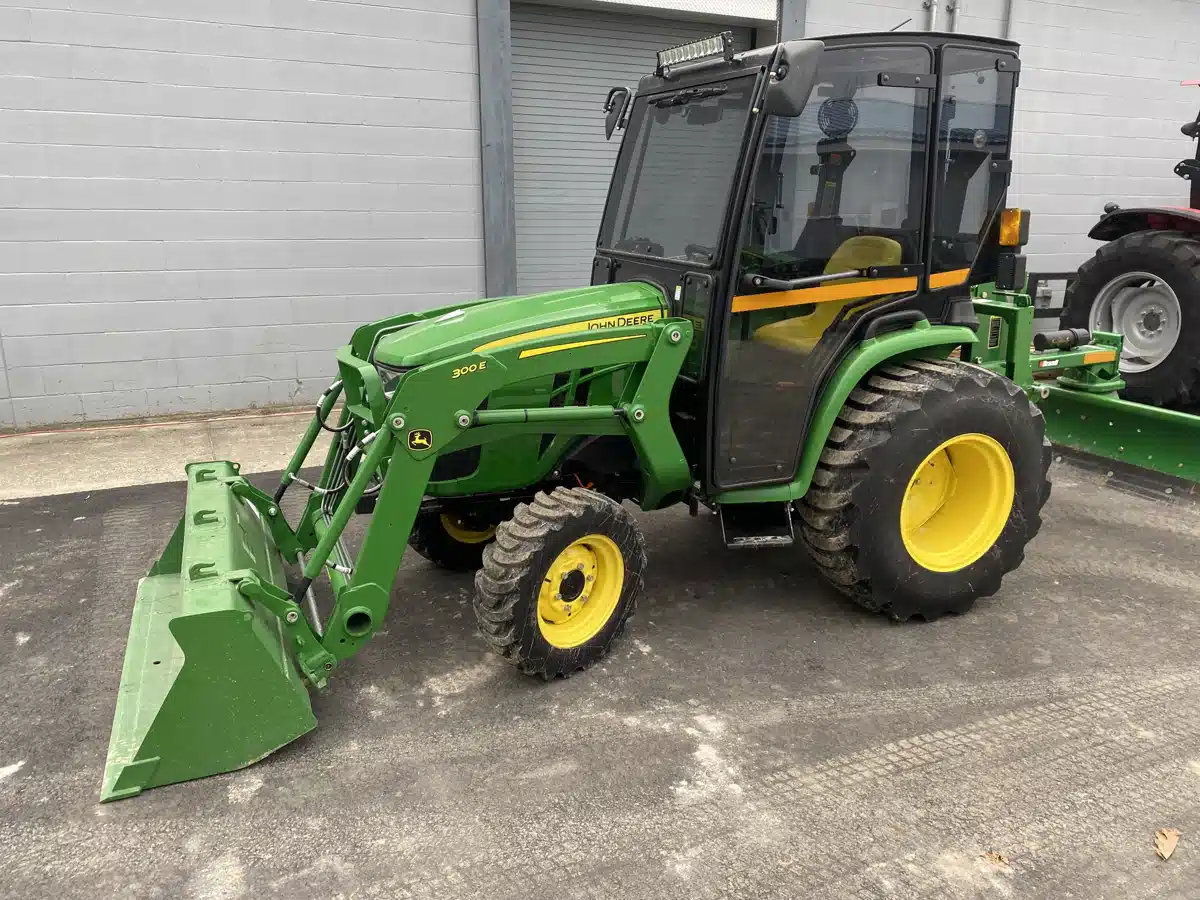 Gallery image 1 for Used 2022 John Deere 3025E Tractor