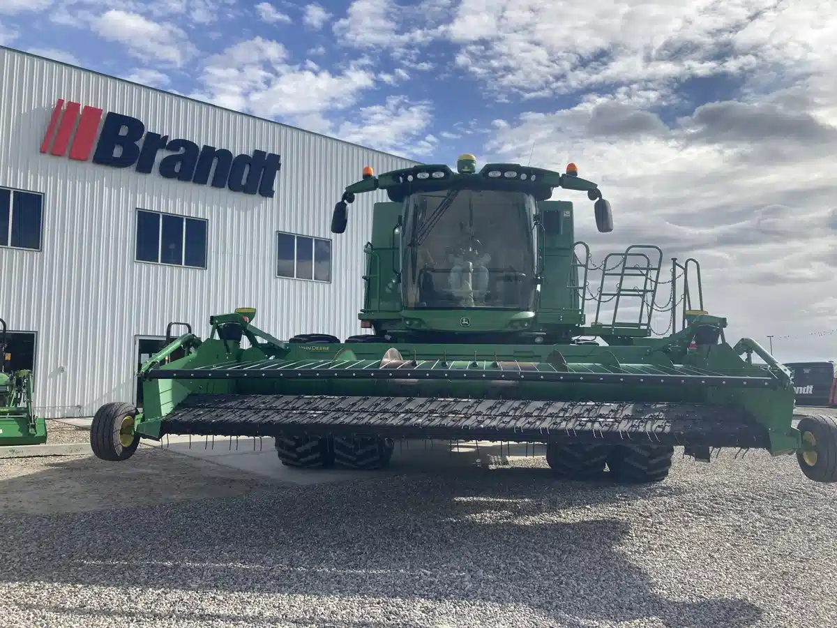 Gallery image 2 for Used 2016 John Deere S690 Combine