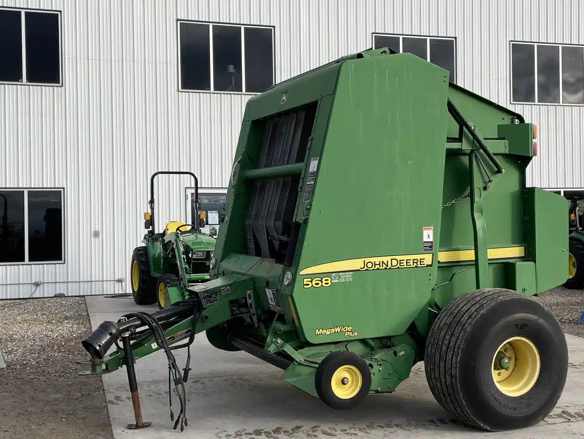 Gallery image 1 for Used 2006 John Deere 568 Round Baler