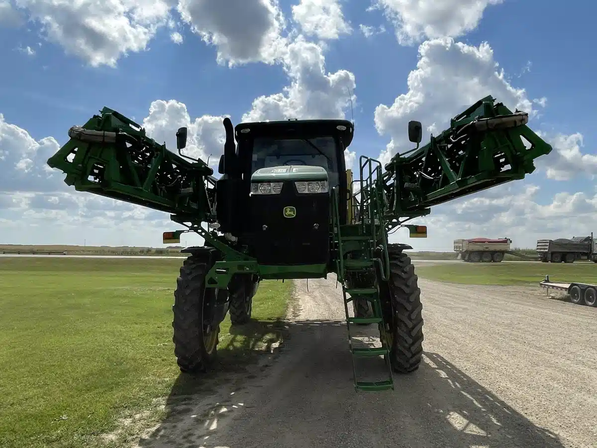 Gallery image 2 for Used 2018 John Deere R4038 Sprayer - Self Propelled