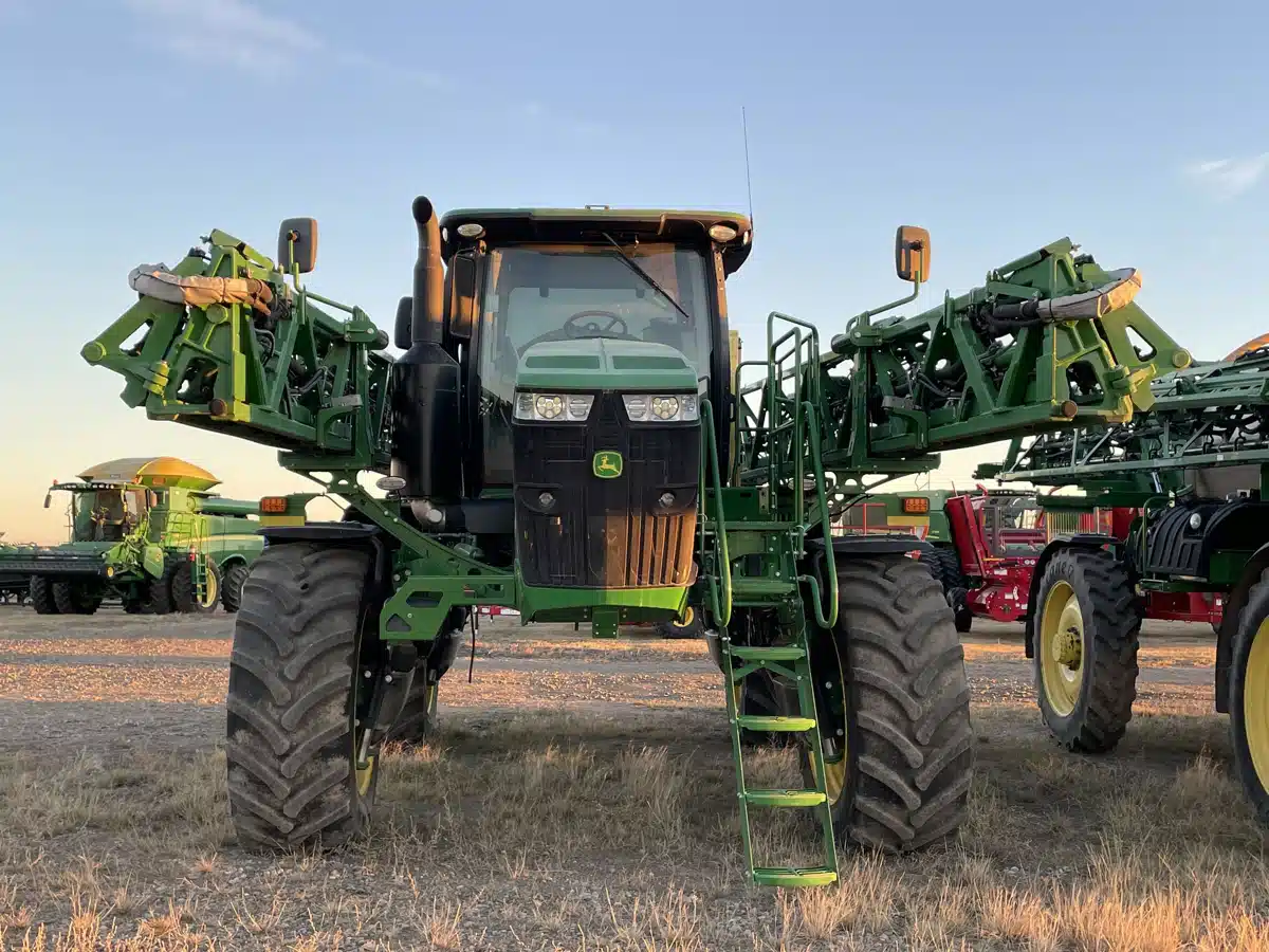 Gallery image 2 for Used 2019 John Deere R4038 Sprayer - Self Propelled