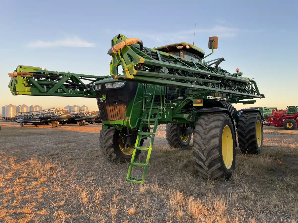 Gallery image 1 for Used 2019 John Deere R4038 Sprayer - Self Propelled