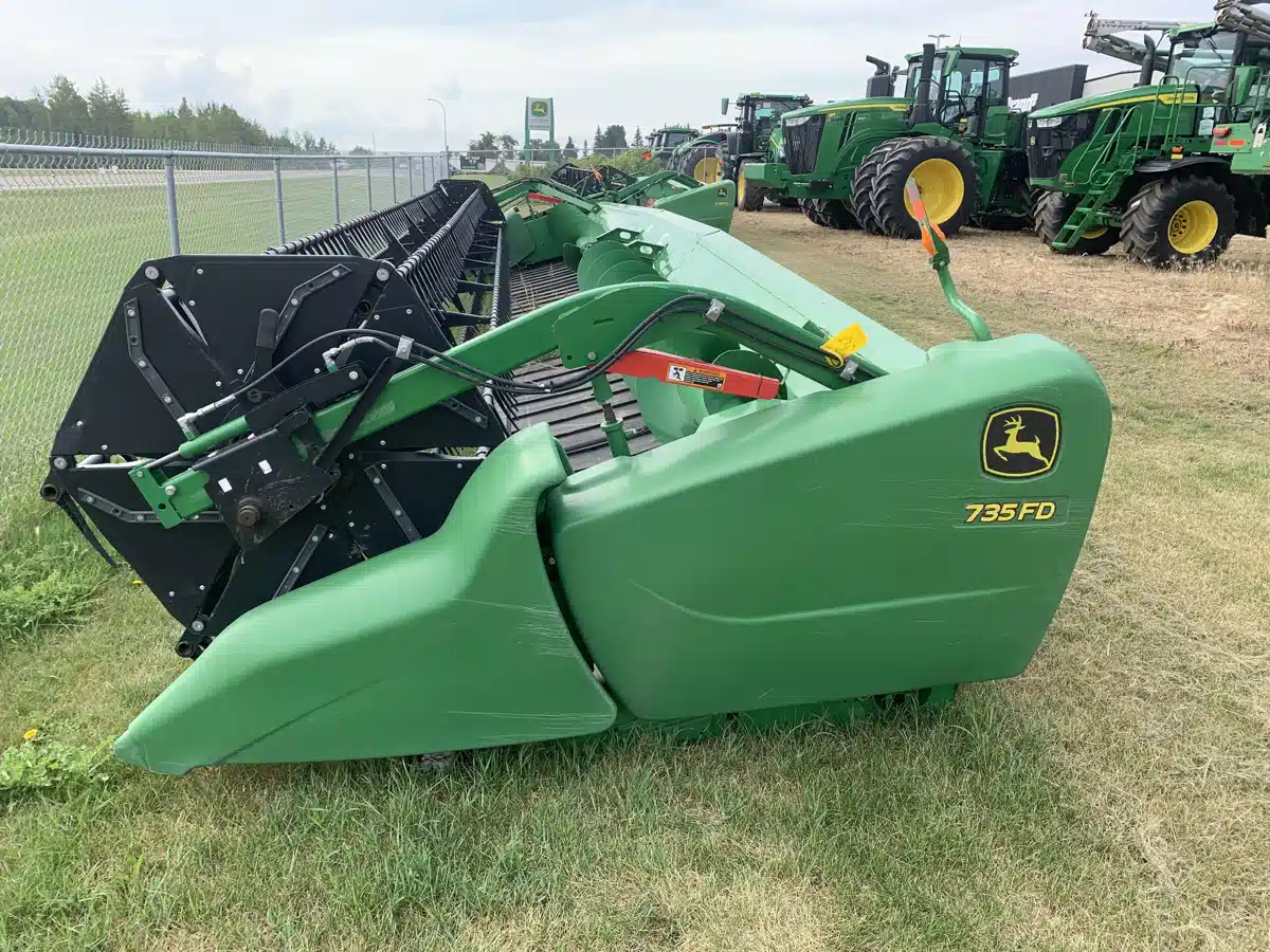 Gallery image 2 for Used 2019 John Deere 735FD Header - Draper