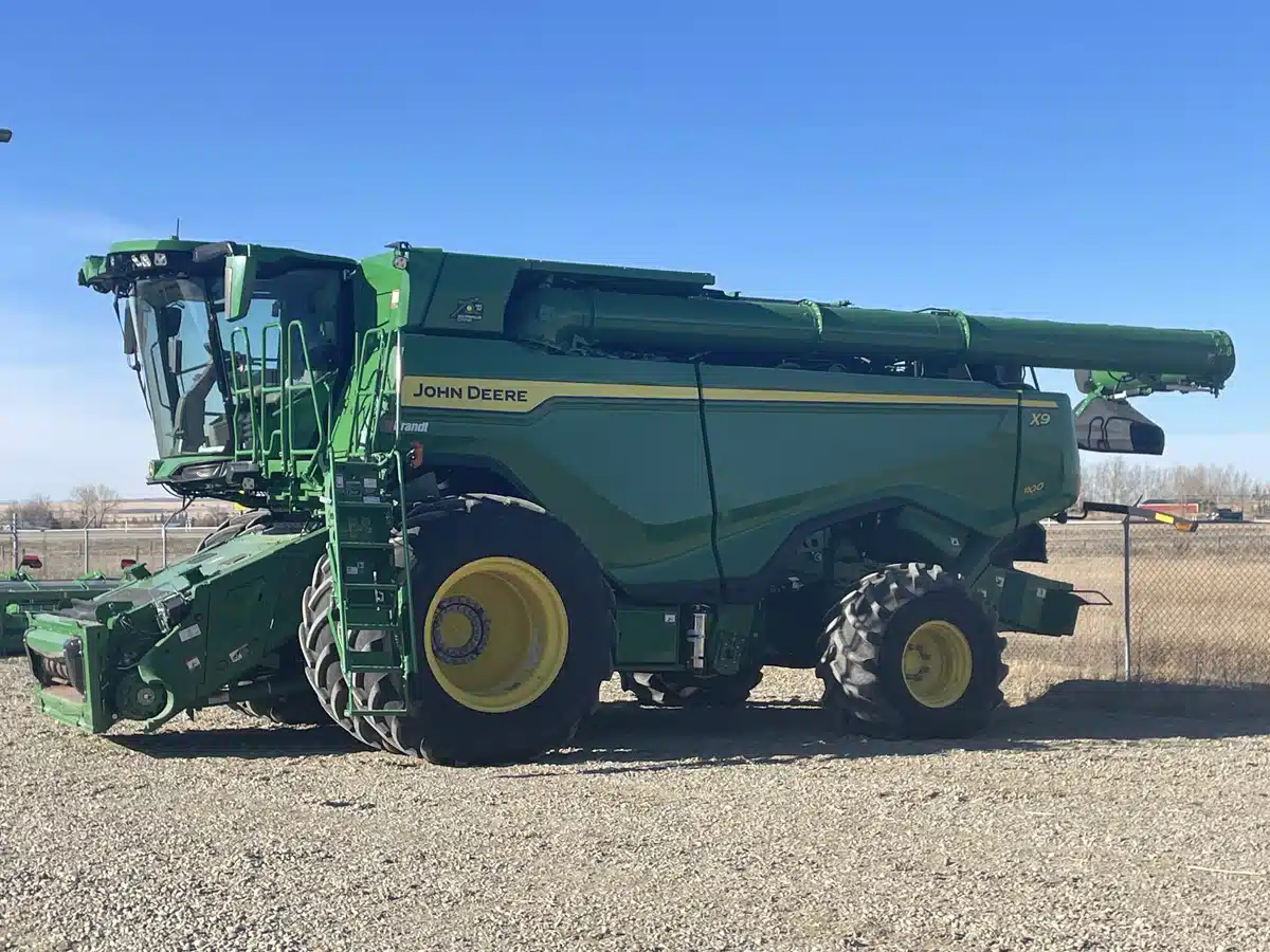 Gallery image 2 for Used 2022 John Deere X9 1100 Combine