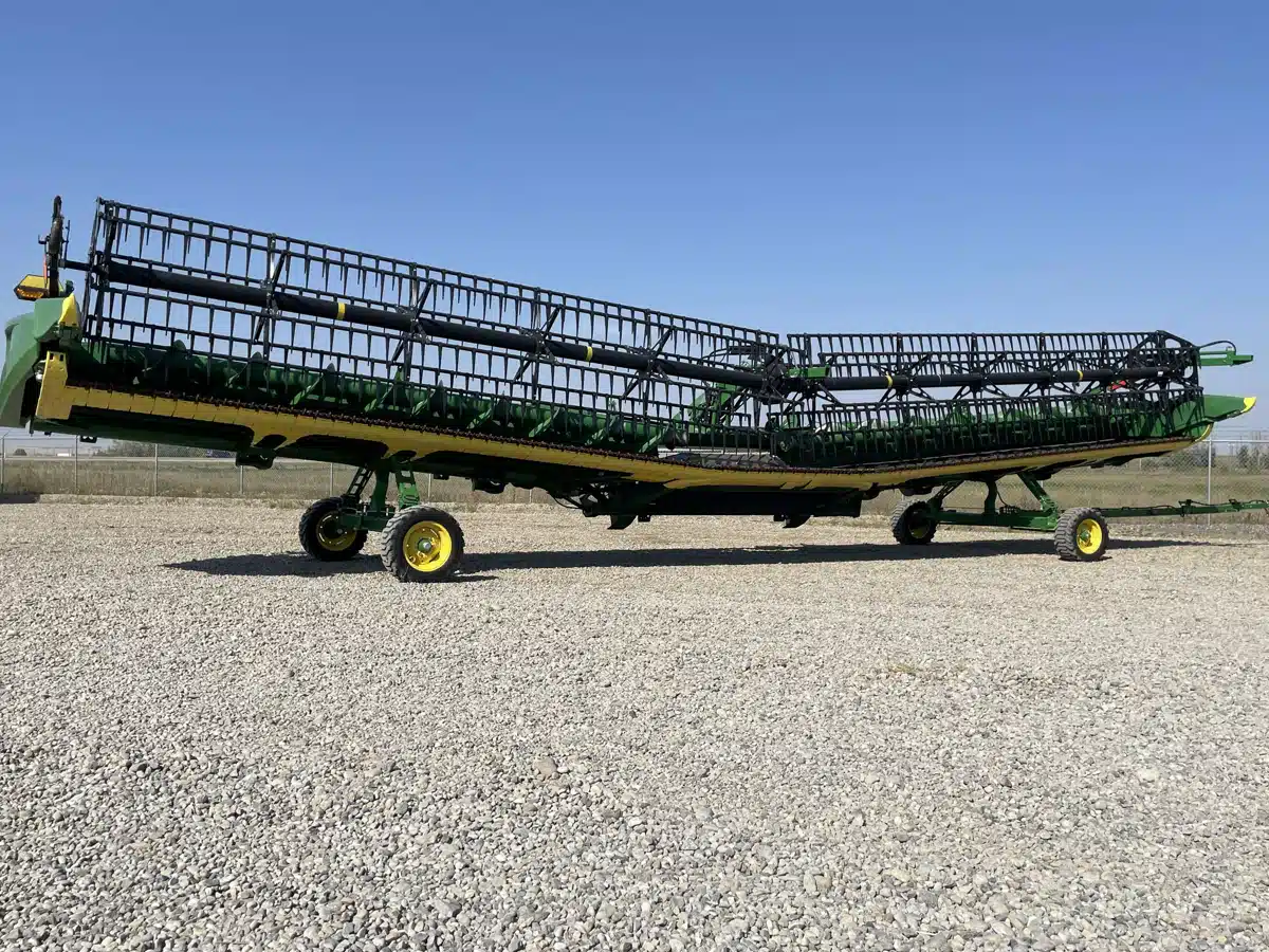 Gallery image 2 for Used 2022 John Deere HD45R Header - Draper