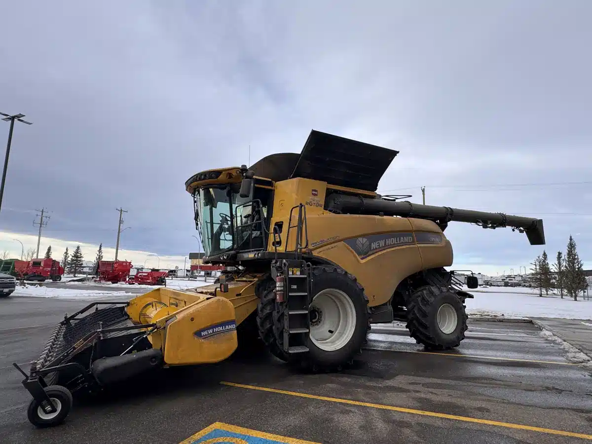 Gallery image 2 for Used 2023 New Holland CR9.90 Combine