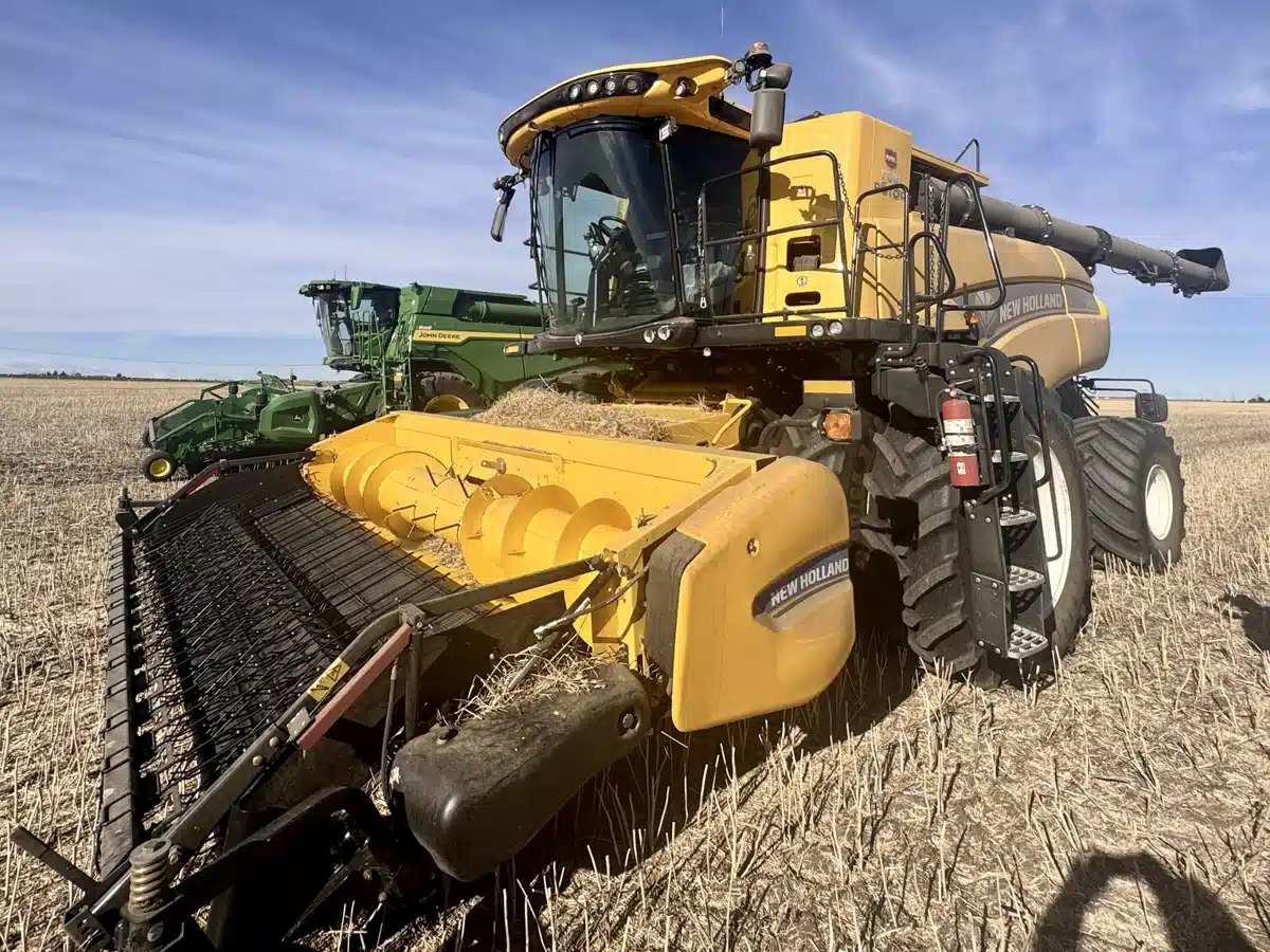 Gallery image 1 for Used 2023 New Holland CR9.90 Combine