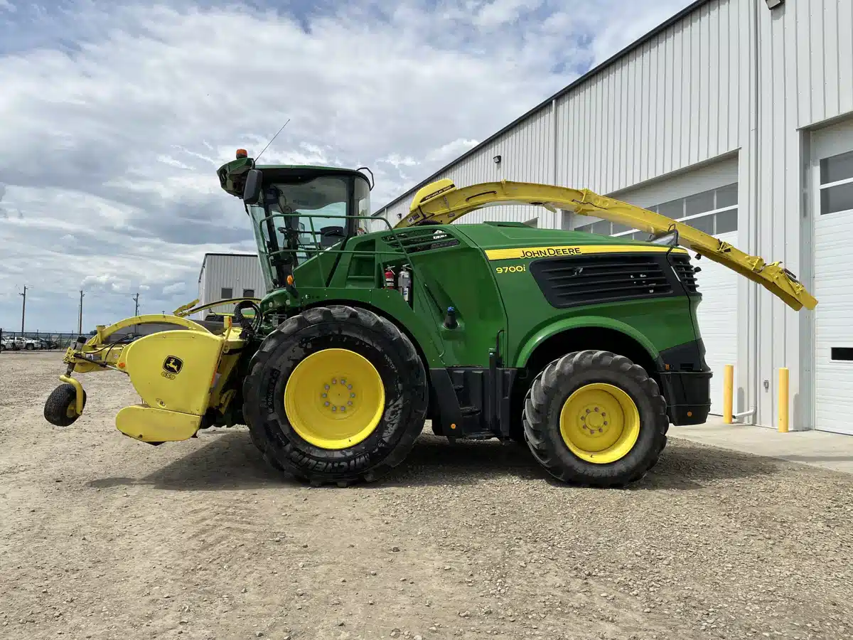 Gallery image 2 for Used 2019 John Deere 9700 Forage Harvester