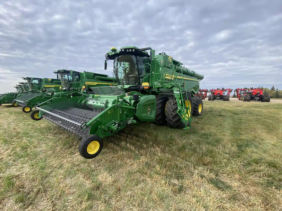 Gallery image 1 for Used 2022 John Deere X9 1000 Combine