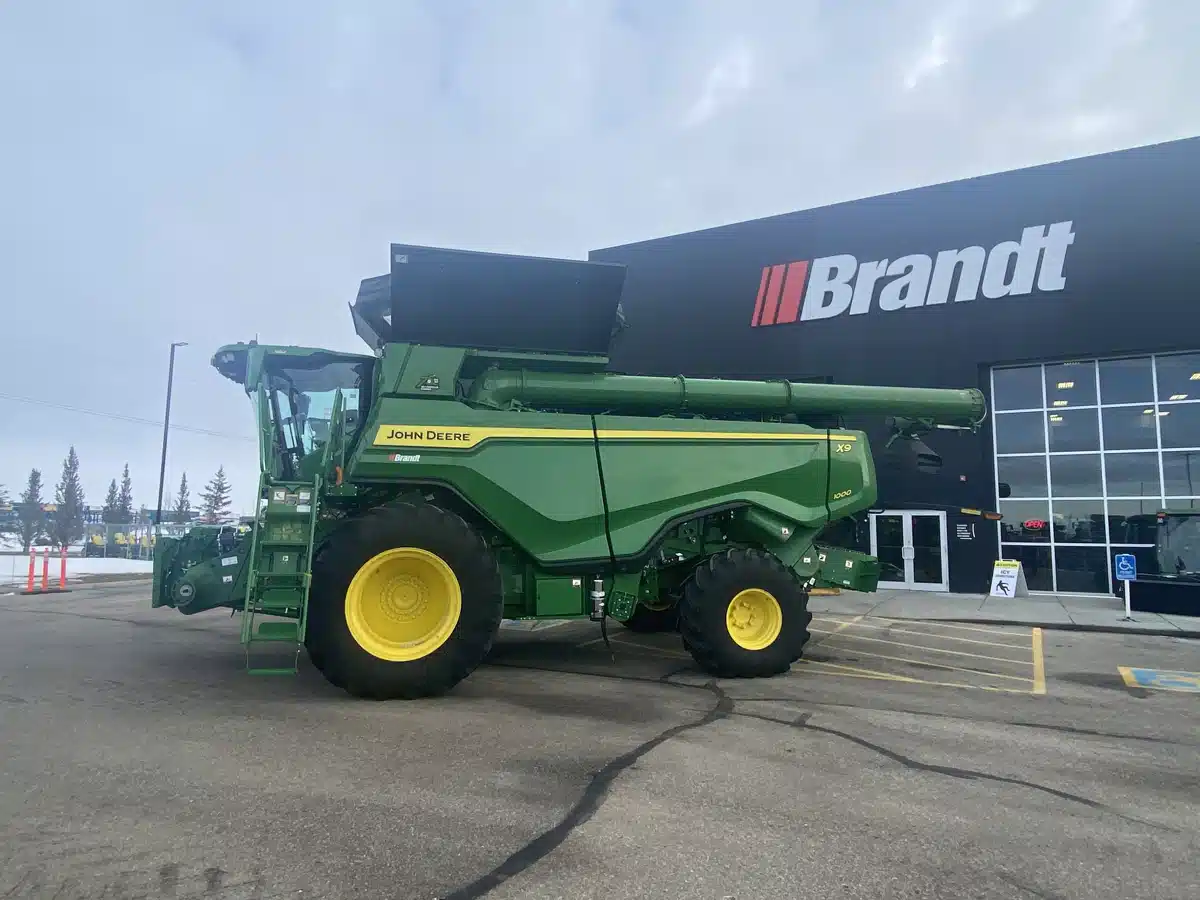 Gallery image 2 for Used 2022 John Deere X9 1000 Combine